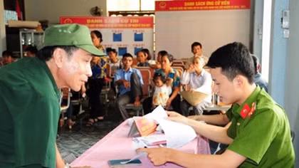 Xuống địa bàn cấp thẻ CCCD cho các đối tượng chính sách và người tàn tật