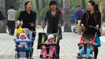 Trung Quốc: Tranh cãi về việc sinh con thứ 2 và 3
