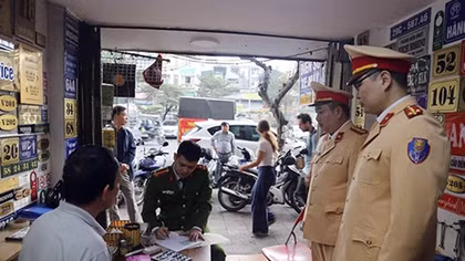 Xử phạt chủ cơ sở sản xuất biển số xe máy, ô tô giả