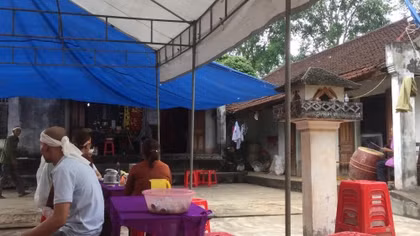 Nghịch tử say rượu chém mẹ rồi tự sát