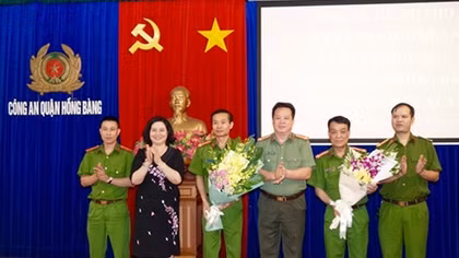 Khen thưởng cá nhân bắt đối tượng có vũ khí "nóng"