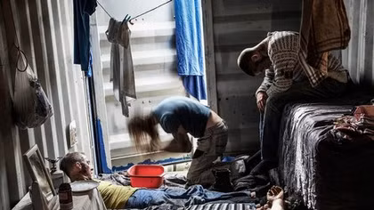 Những kẻ buôn người giả làm tình nguyện viên lừa người vô gia cư