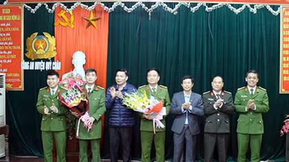 Thưởng nóng ban chuyên án phá đường dây buôn bán ma túy