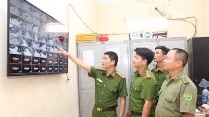 Chuyện về tác giả của "Camera cộng đồng"