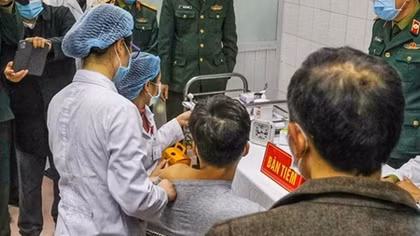 Những hình ảnh đầu tiên tiêm thử nghiệm vaccine COVID-19 tại Việt Nam