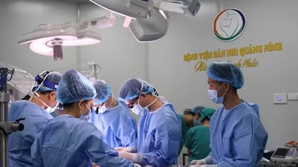 Phẫu thuật thành công 2 ca tim hở vá lỗ thông liên thất đầu tiên
