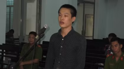 Đi vào trại dê ăn nhậu bé gái bị gã trai làm bậy