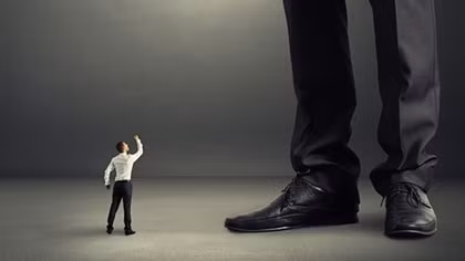 Để "người gù" ít đi, "người đứng thẳng" nhiều lên…