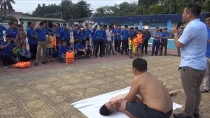 Phòng tránh đuối nước bằng chủ động dạy kỹ năng bơi lội