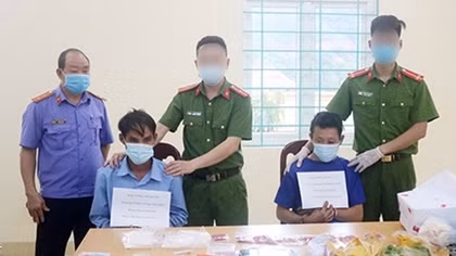 Hai ngày bắt 4 đối tượng mua bán, tàng trữ ma túy