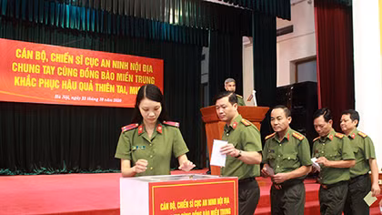 Cục An ninh nội địa quyên góp ủng hộ đông bào miền Trung