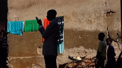 Chính quyền Uganda đánh thuế người dân dùng mạng xã hội