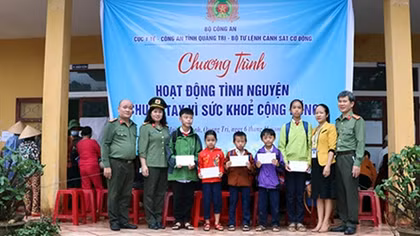 Cục Y tế sẻ chia khó khăn với đồng bào miền Trung
