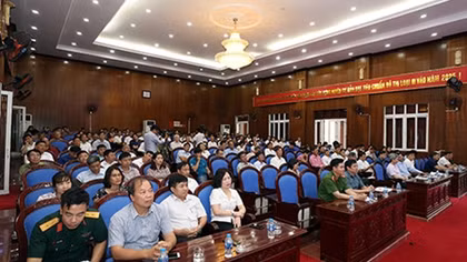 Thứ trưởng Lê Quý Vương tiếp xúc cử tri tỉnh Hưng Yên