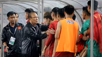 Thầy Park và nỗi lo V.League
