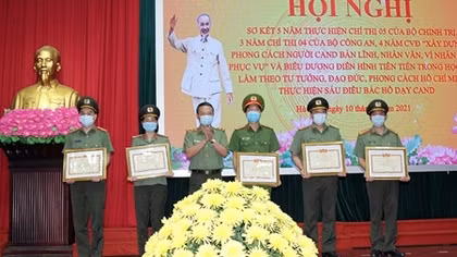 Nhân rộng nhiều điển hình tiên tiến, thực hiện các chỉ thị, cuộc vận động