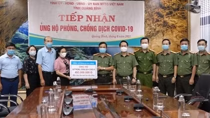 Công an Quảng Bình ủng hộ gần 500 triệu đồng cho Quỹ vaccine 