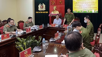 Thứ trưởng Nguyễn Duy Ngọc kiểm tra công tác tại Công an tỉnh Nam Định