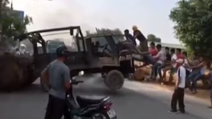 Thót tim với màn giải cứu xe chở gỗ gặp nạn tại Hải Dương