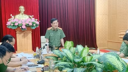 Quyết liệt thực hiện giãn cách xã hội, phòng chống dịch hiệu quả tại Thủ đô