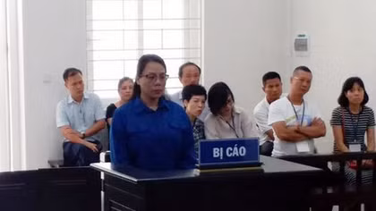 "Nữ quái" moi tiền những ông Tây hám của lạ
