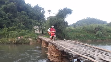 Nguy hiểm từ những cầu tạm trong mùa mưa lũ