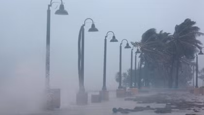 Siêu bão Mangkhut giật cấp 17 sẽ vào Việt Nam