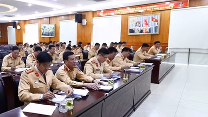 Hà Nội lập nhiều tổ công tác xử lý lỗi không đội mũ bảo hiểm