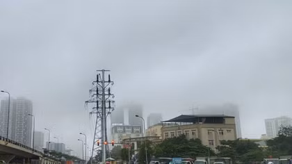 Giảm hanh khô, Hà Nội trở lại với mưa phùn, nồm ẩm