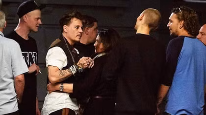 Siêu sao màn bạc Johnny Depp quỵt tiền của vệ sĩ