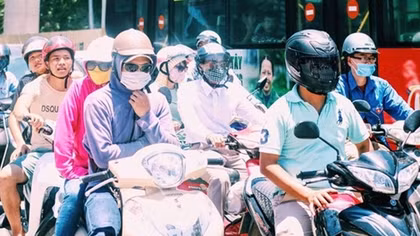 Nắng nóng gay gắt bao trùm miền Bắc