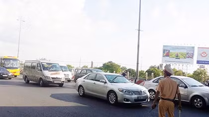 Quốc lộ 1A ùn tắc giao thông nghiêm trọng