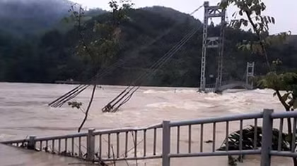 Thủ tướng Chính phủ yêu cầu ứng phó khẩn cấp với áp thấp nhiệt đới và mưa lũ