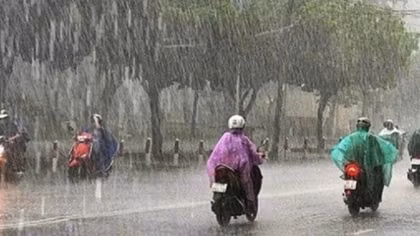 Hà Nội xuất hiện mưa giông kèm tố, lốc
