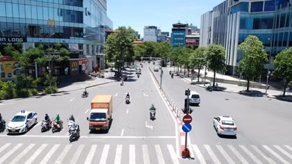 Hà Nội nắng như đổ lửa trên 38 độ C