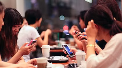 Báo động tình trạng tâm thần vì "nghiện" facebook