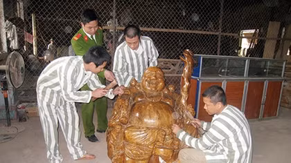 Cảm hoá người lầm lỗi bằng tình người