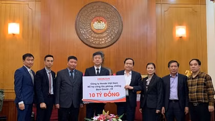 Ủng hộ nhiều tỷ đồng cùng chung tay hỗ trợ đẩy lùi dịch bệnh COVID-19
