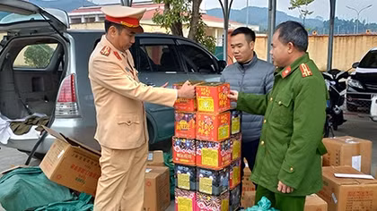 Thu giữ gần nửa tấn pháo lậu ở Yên Bái