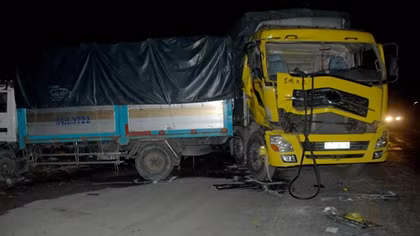 Tông xe liên hoàn trên quốc lộ 1A, 13 người thương vong