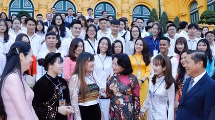 Trau dồi kiến thức, rèn đức luyện tài