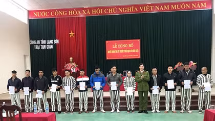 Công bố tha tù trước thời hạn cho 13 phạm nhân lao động, cải tạo tốt