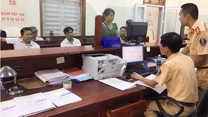 Thêm nhiều thuận lợi, rút ngắn thời gian đăng ký ô tô, xe máy