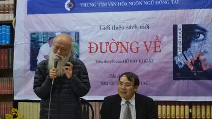 Vượt ra khỏi lĩnh vực giáo dục, nhà giáo Văn Như Cương là một nhà văn hóa