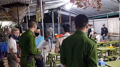 Vận động các cửa hàng tạm dừng kinh doanh để ngừa dịch COVID-19