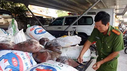 600kg huyết heo sử dụng chất cấm bảo quản bốc mùi hôi thối