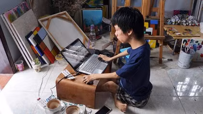 Chàng trai tật nguyền vẽ cuộc đời từ những nỗi đau