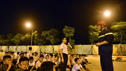 Trải nghiệm kỹ năng khi cháy nổ của những chiến sĩ công an nhí