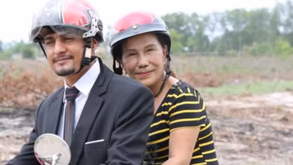 Chuyện tình của người đàn bà quá lục tuần và chồng ngoại kém 41 tuổi