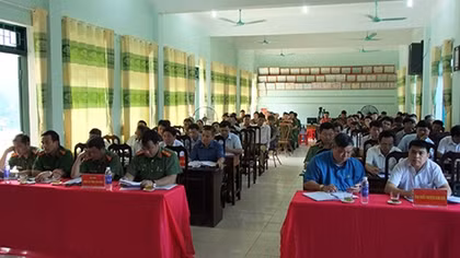 Công an Kim Bôi lắng nghe ý kiến đóng góp của nhân dân